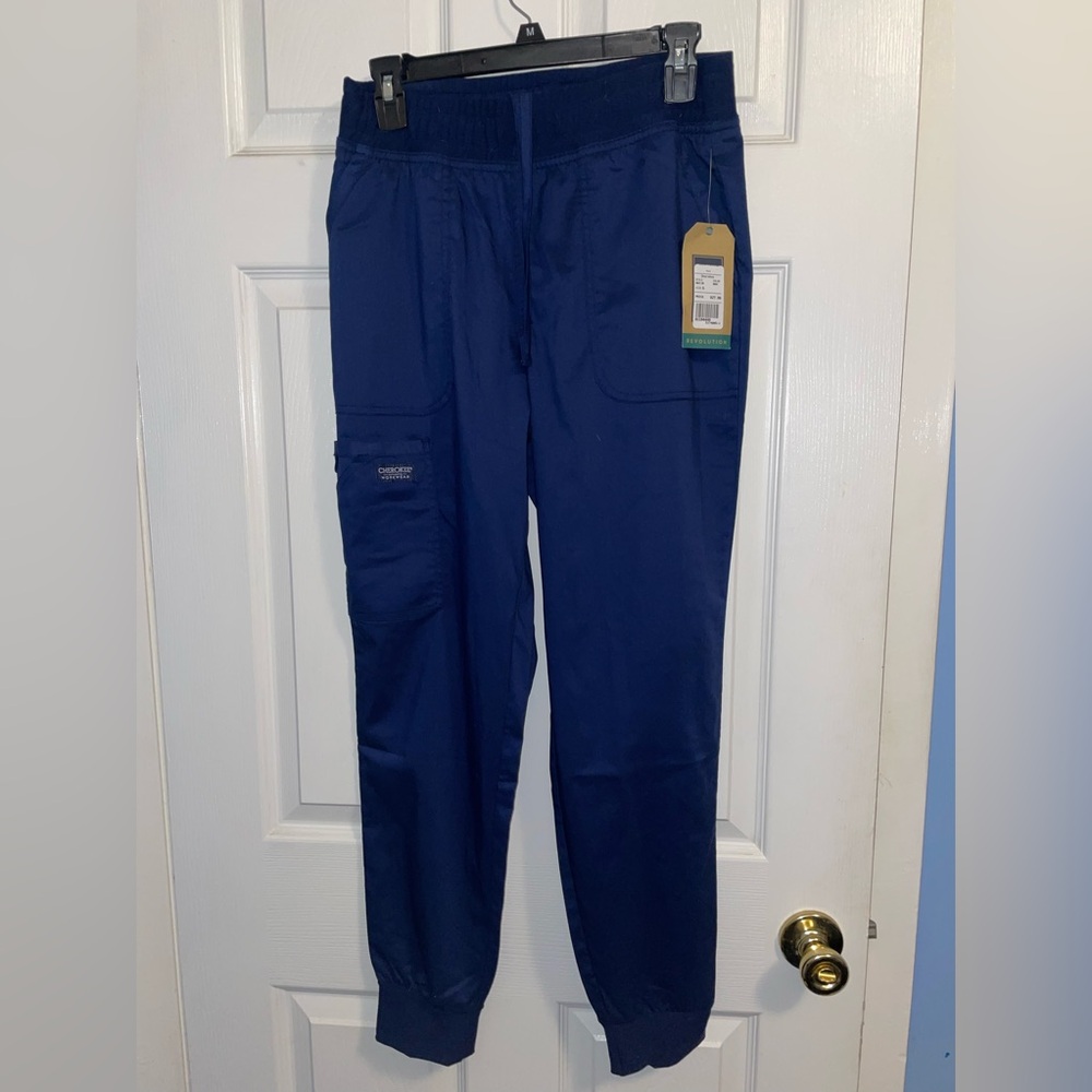 NWT Women’s Cherokee Revolution Jogger Scrub Pants Size S